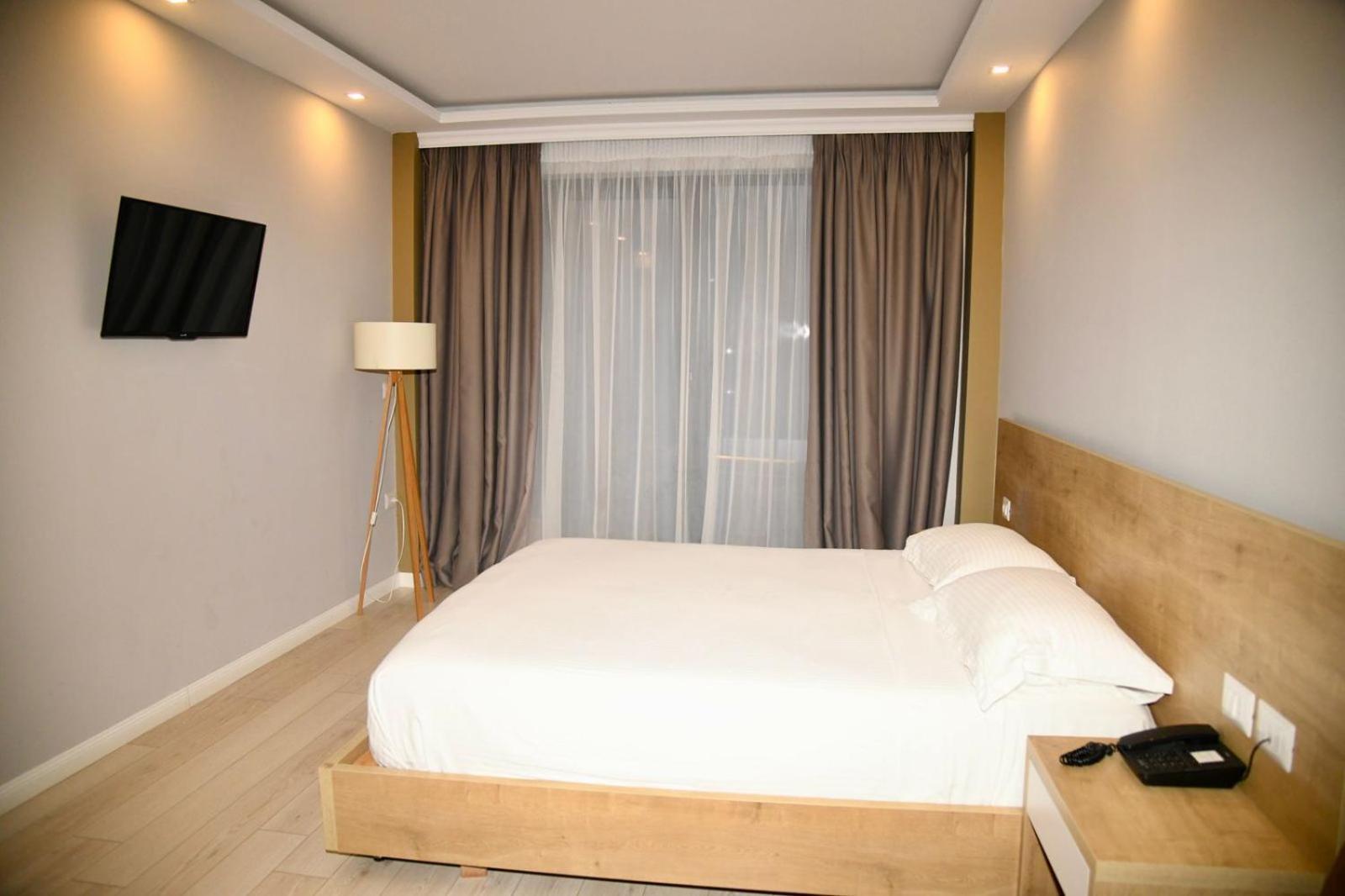 Amber Hotel Albania Spille Ngoại thất bức ảnh