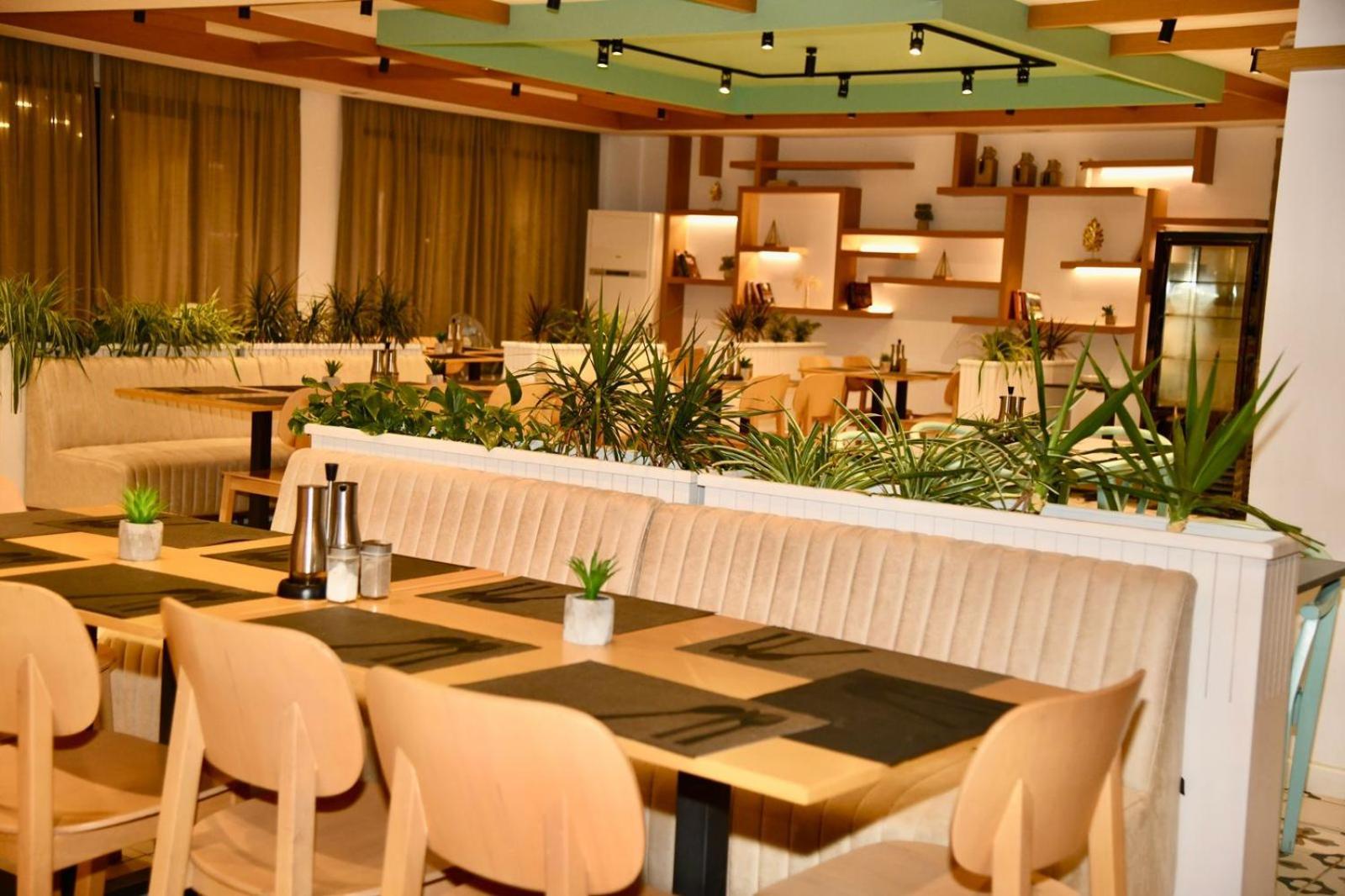Amber Hotel Albania Spille Ngoại thất bức ảnh
